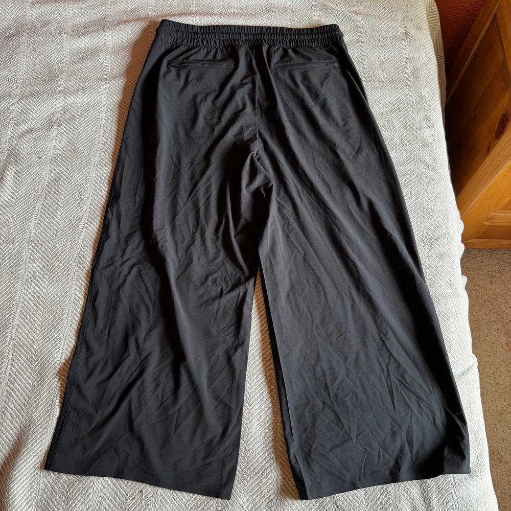 Athleta Avenue Wide Leg Crop Pant Black Size 14 Smocked Waist Travel Trousers - Picture 3 of 9
